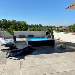 https://appartement-rooftop-avec-piscine.fr-provencehotel.com