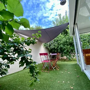 https://charmant-logement-entre-hyeres-et-toulon.fr-provencehotel.com